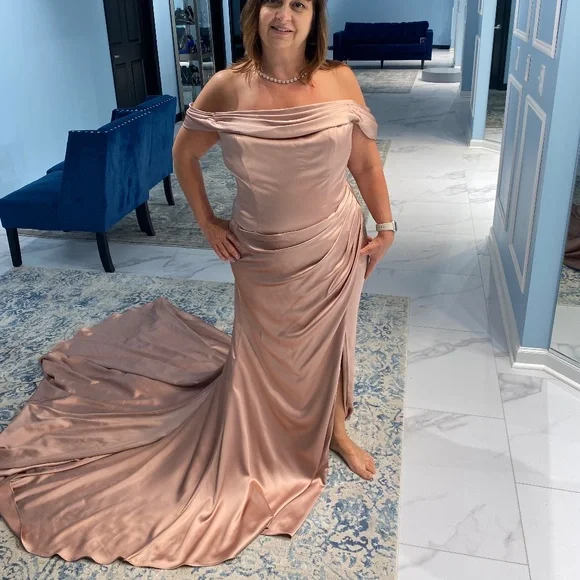 green emerald velvet dress Beaded Blush Pink Evening Dresses Extra Long Sleeve Mother of the Brid –  Viniodress main image 1